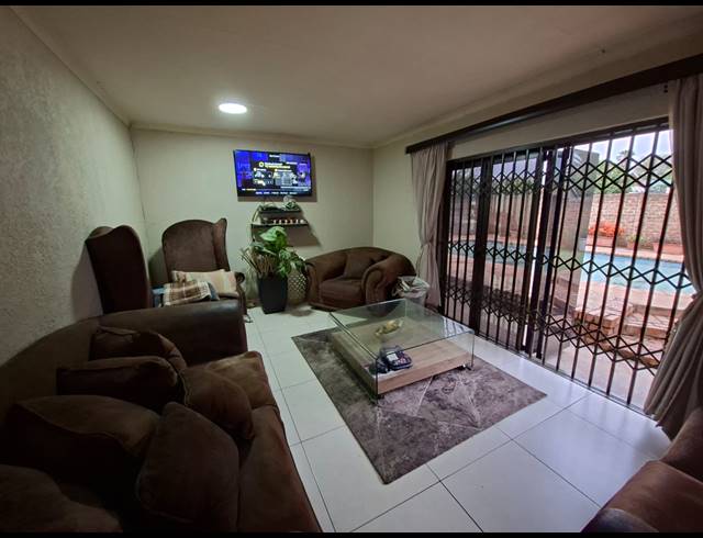3 BEDROOM FREESTANDING FOR SALE IN KLOPPERPARK